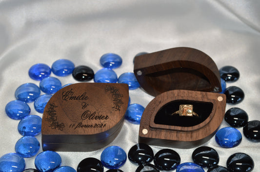 Wooden diamond box for rings